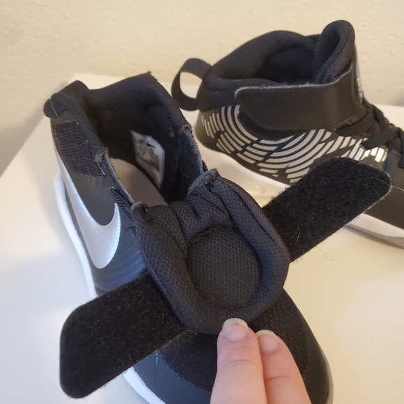 Nike Team Hustle sneakers - Picture 3 of 6